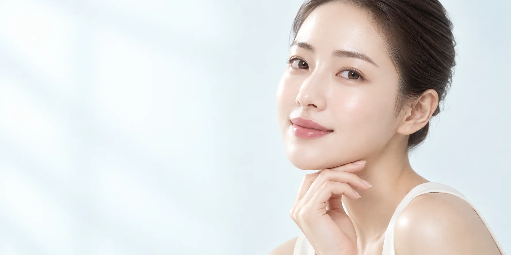 깨끗한 피부의 분위기를 담은 가상의 성인 여성 뷰티 모델